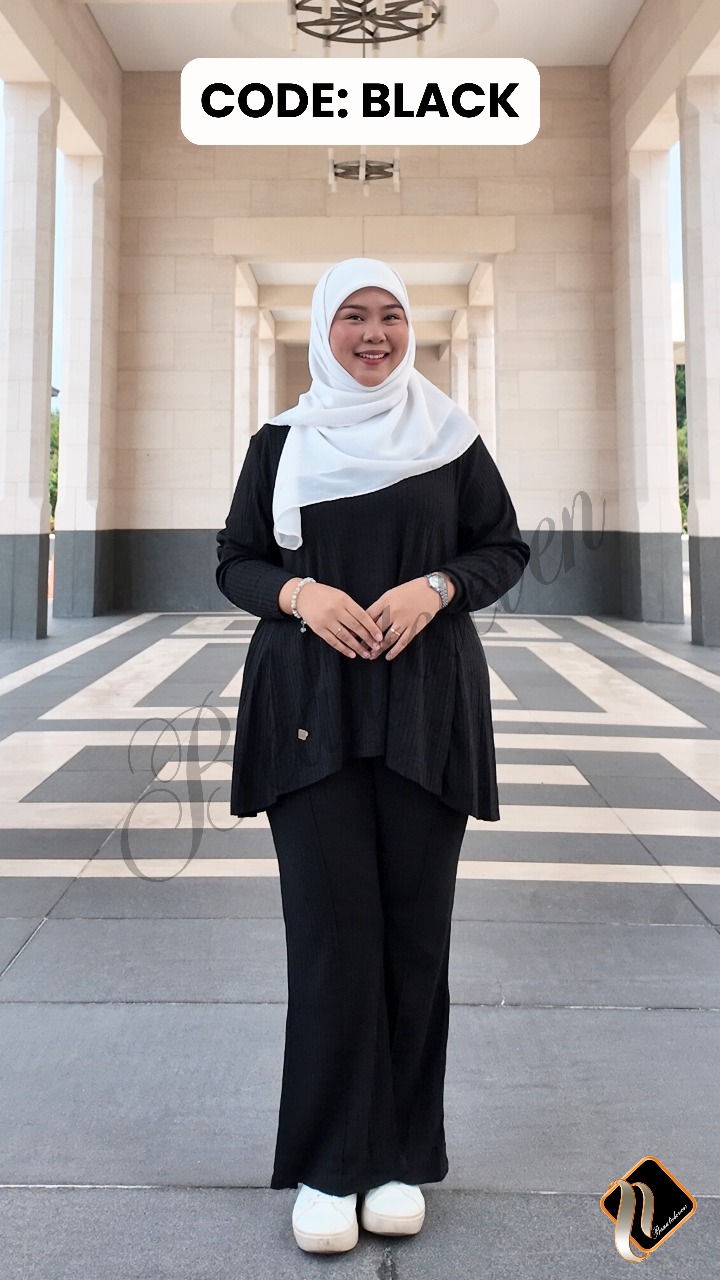 Leora Set in Black (Small Size)